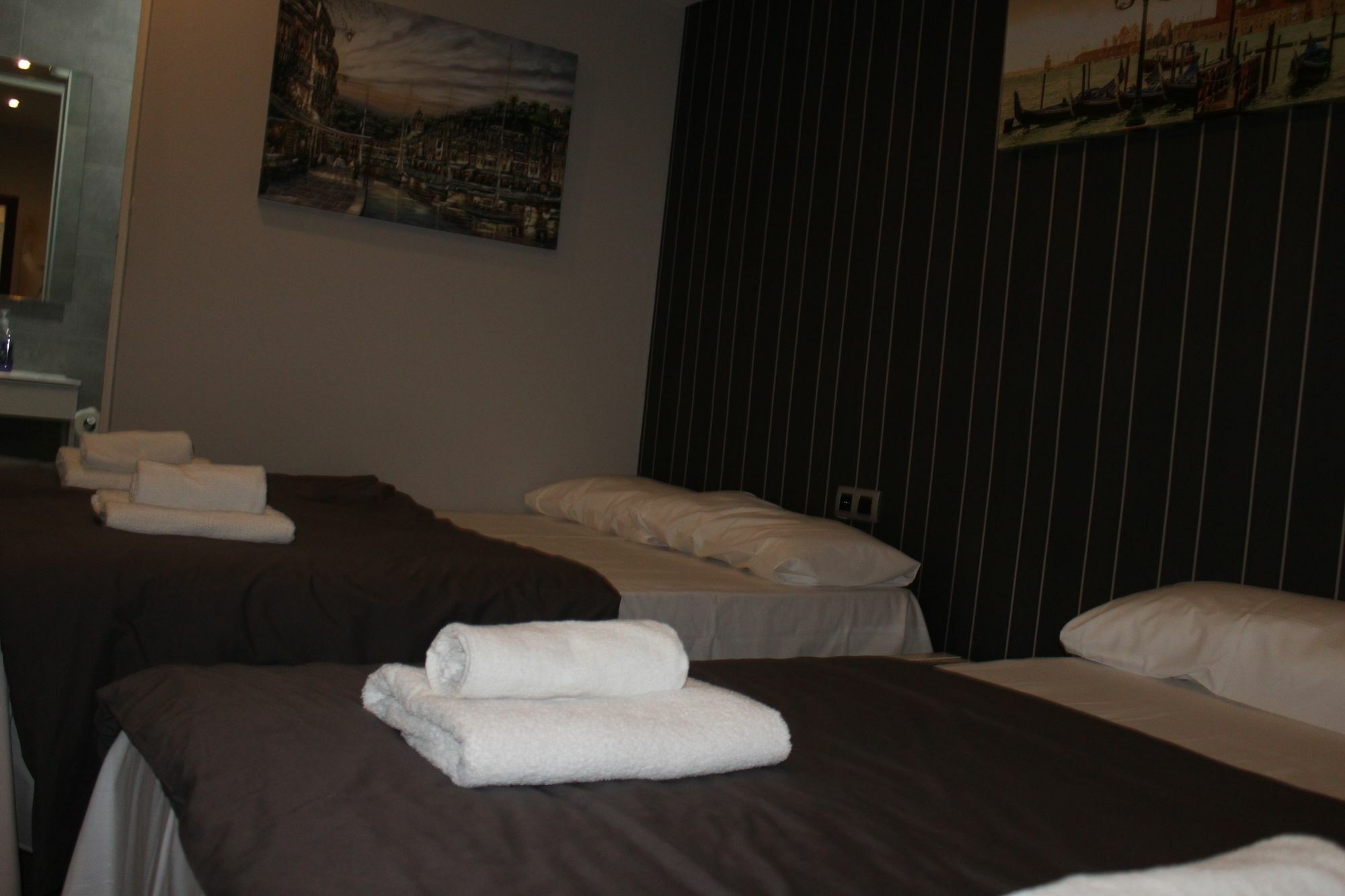 Bcn Condal Hostal برشلونة المظهر الخارجي الصورة